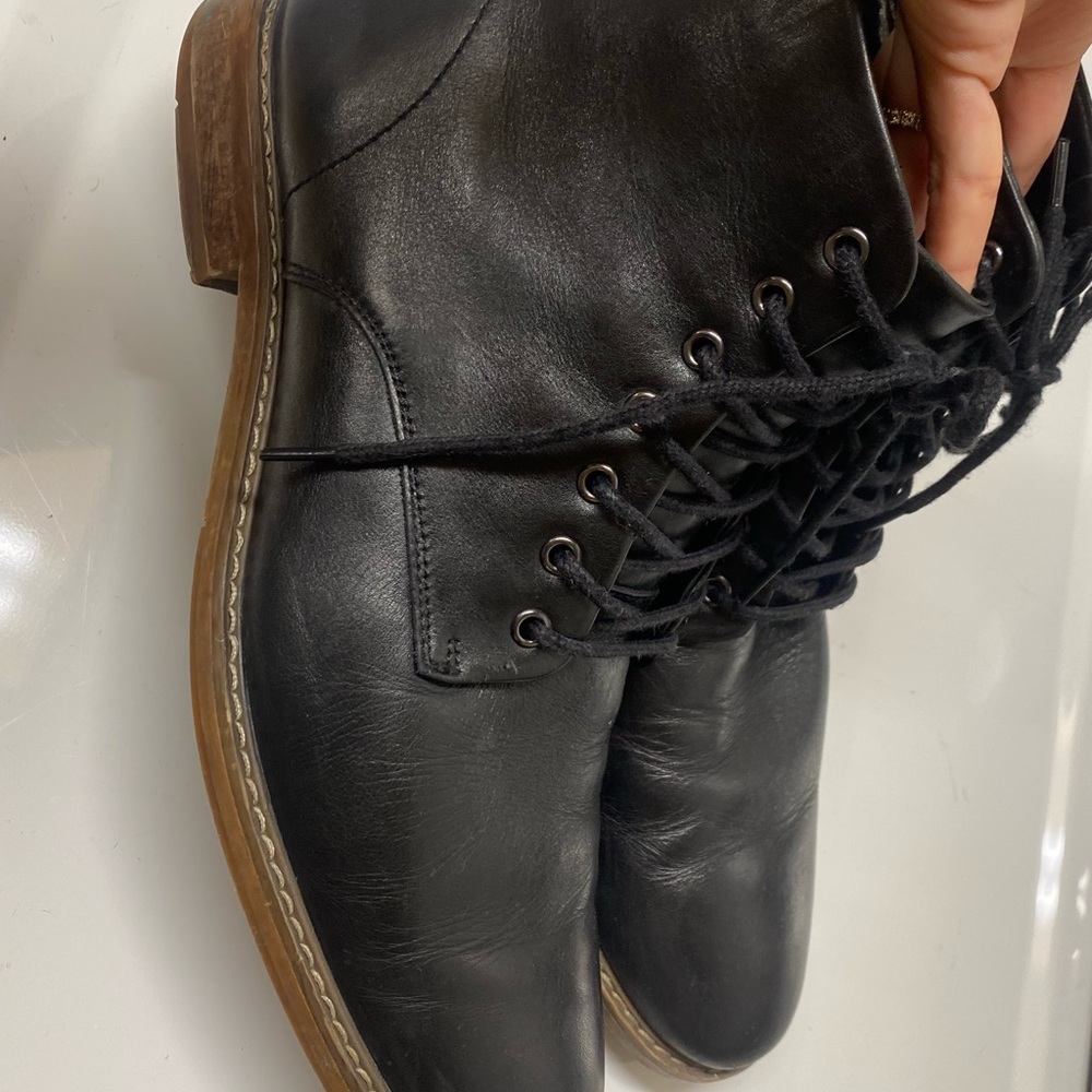 Rail black boots